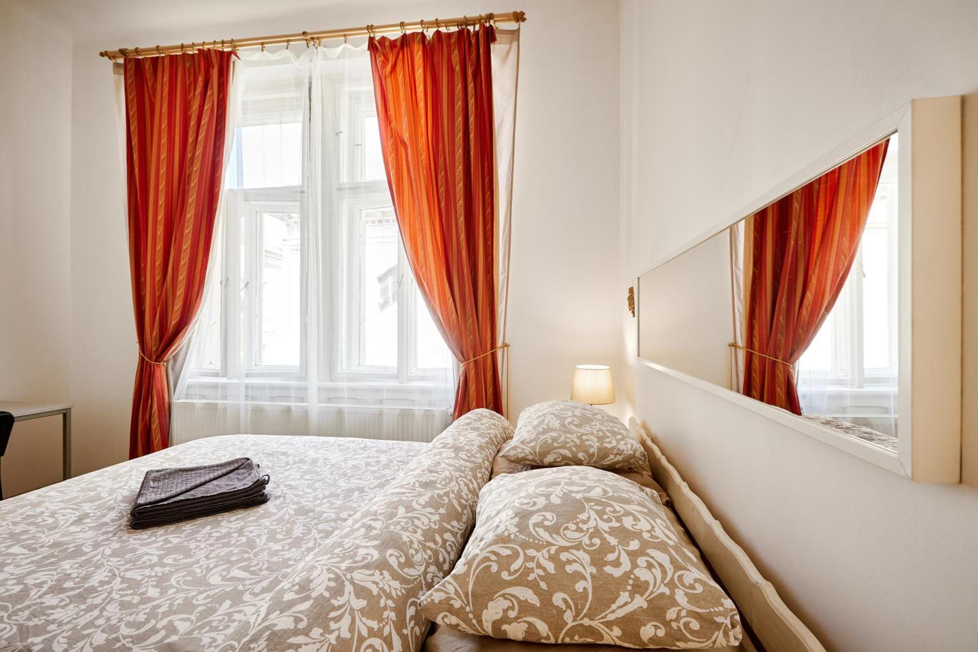 Ferienwohnung Old Town & Parking Assistance Prag Exterior foto